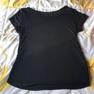 Plain black t shirt